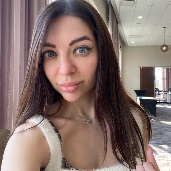 Meet your Posher, Helen - Picture 2 of 2